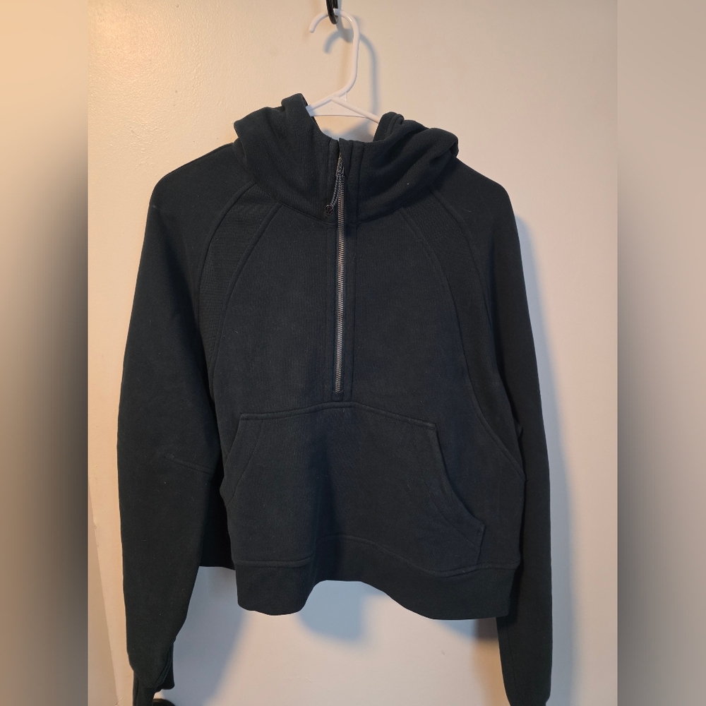 Lululemon Athletica crop scuba M/L
